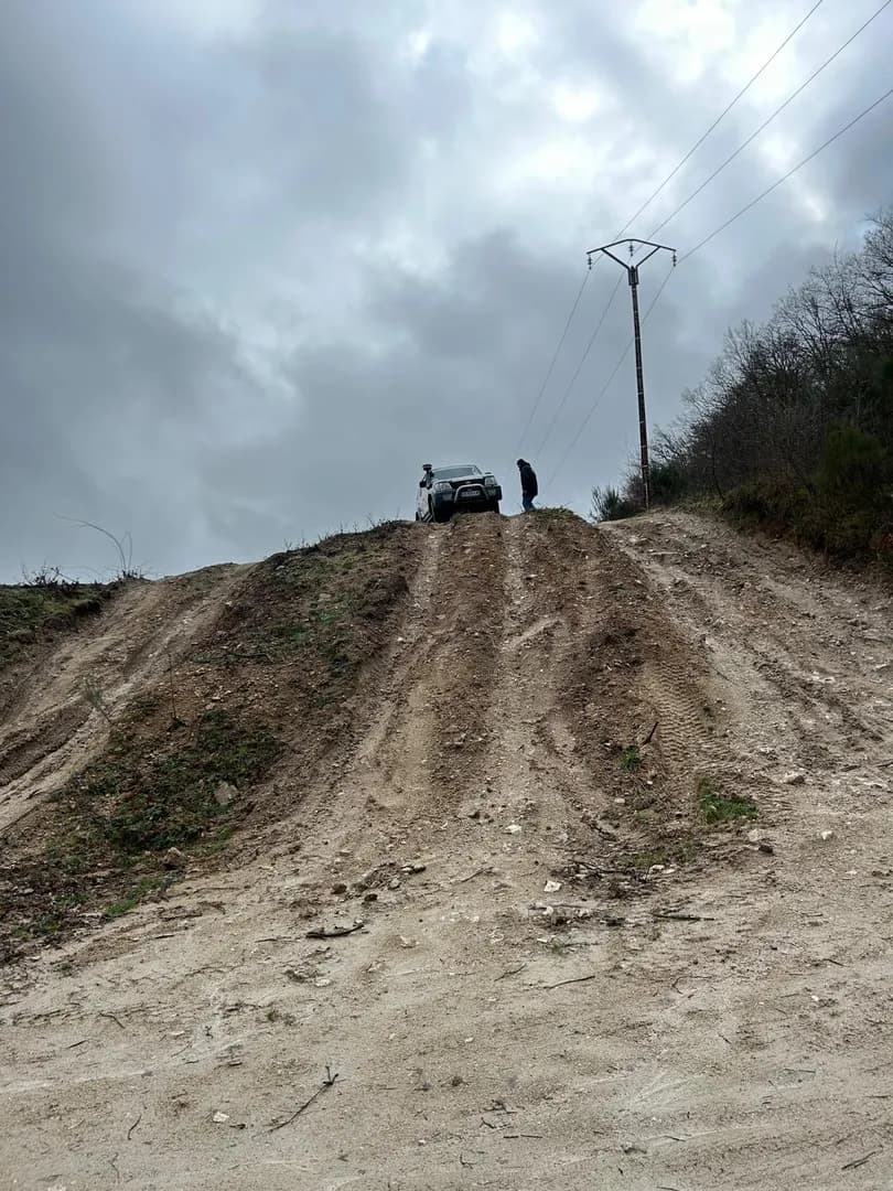 Vue panoramique sur les collines arides du sud marocain